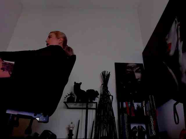 Mistress-Demi webcam