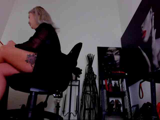 Mistress-Demi webcam