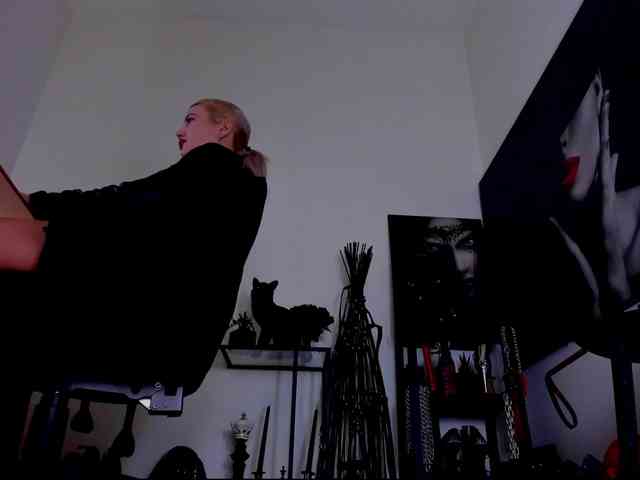 Mistress-Demi webcam