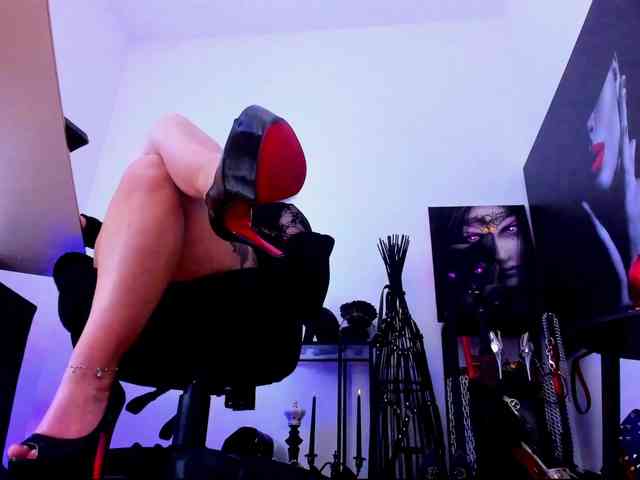 Mistress-Demi webcam