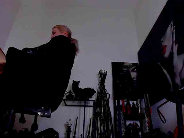 Mistress-Demi webcam