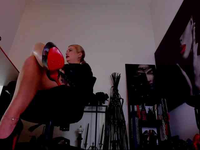 Mistress-Demi webcam