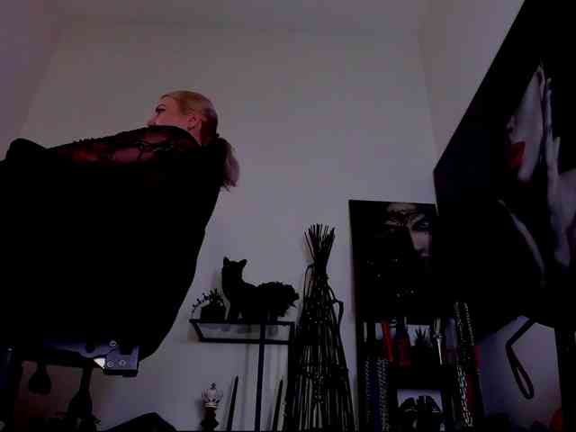 Mistress-Demi webcam