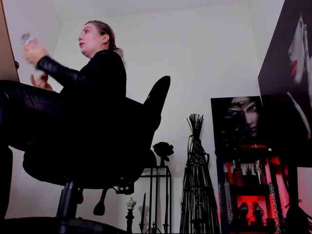 Mistress-Demi webcam