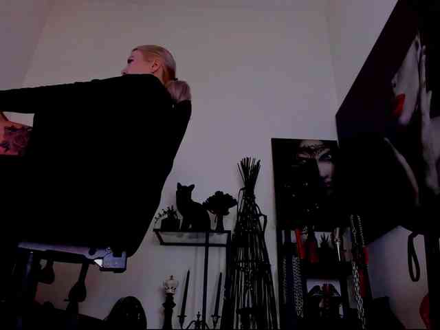 Mistress-Demi webcam