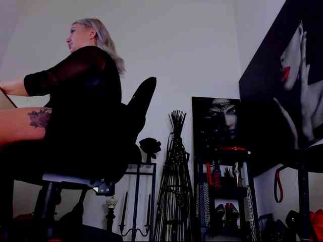 Mistress-Demi webcam