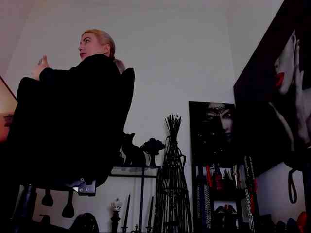 Mistress-Demi webcam