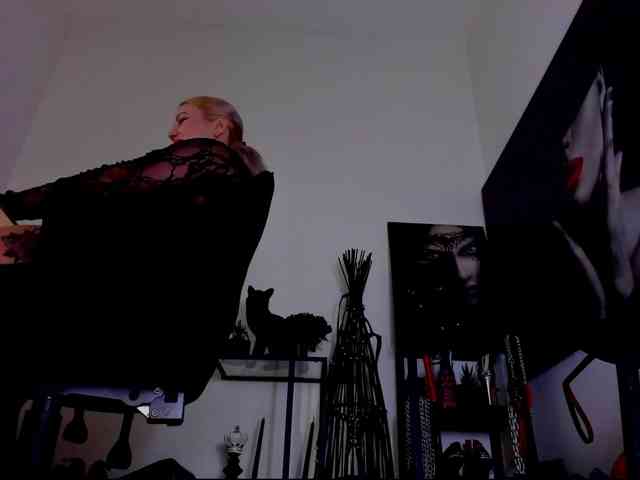 Mistress-Demi webcam