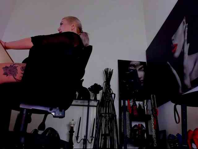 Mistress-Demi webcam