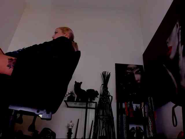 Mistress-Demi webcam