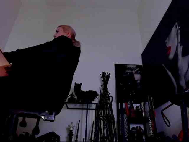 Mistress-Demi webcam