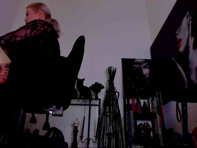 Mistress-Demi webcam