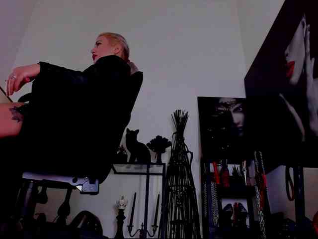 Mistress-Demi webcam