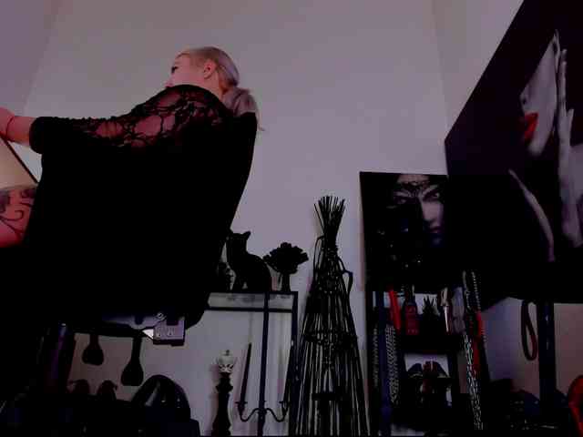 Mistress-Demi webcam