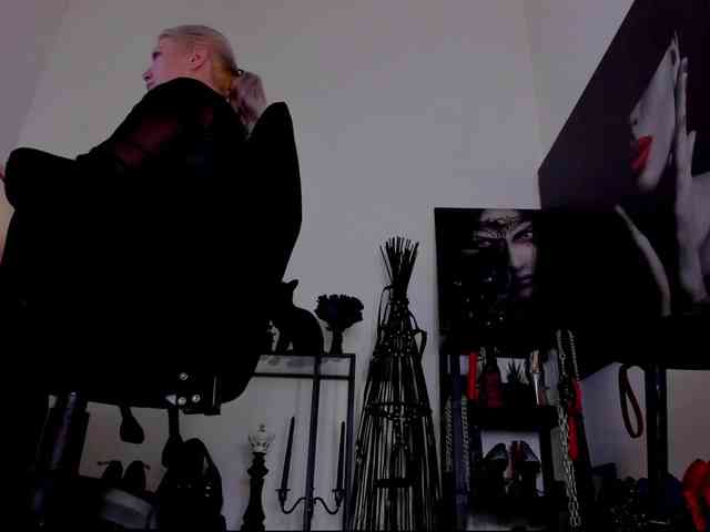 Mistress-Demi webcam