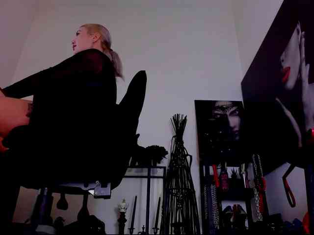 Mistress-Demi webcam