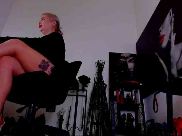Mistress-Demi webcam