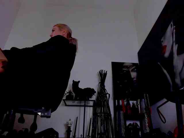 Mistress-Demi webcam