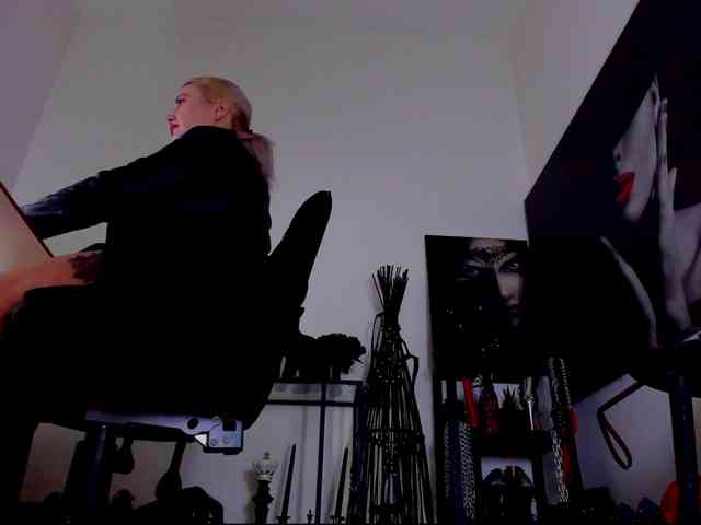 Mistress-Demi webcam