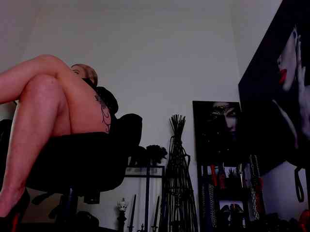 Mistress-Demi webcam