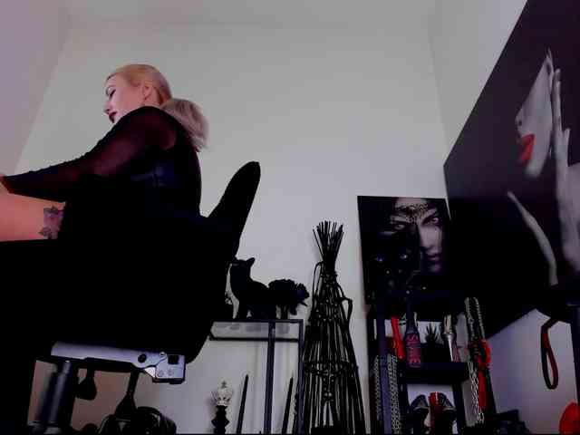 Mistress-Demi webcam