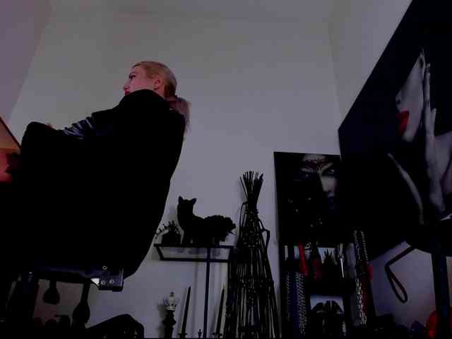Mistress-Demi webcam