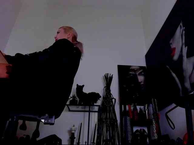 Mistress-Demi webcam