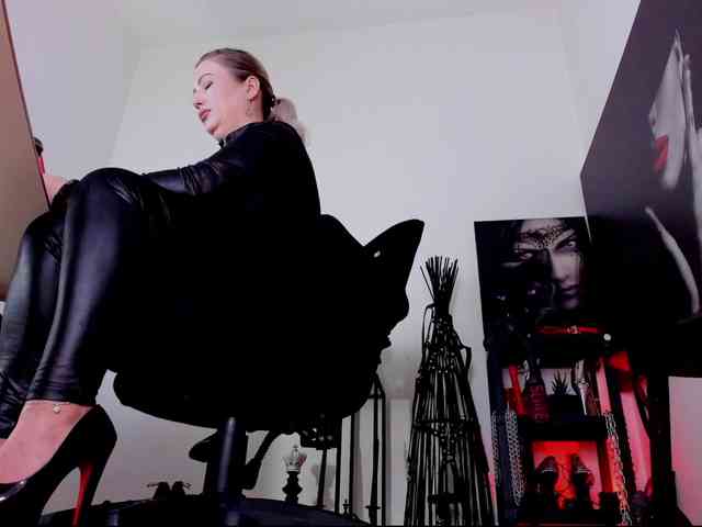 Mistress-Demi webcam