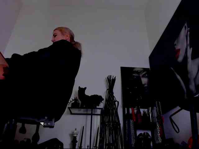 Mistress-Demi webcam
