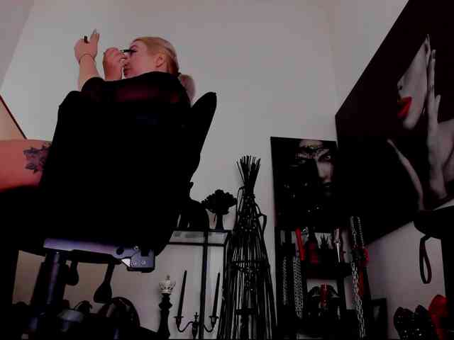 Mistress-Demi webcam