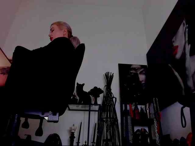Mistress-Demi webcam