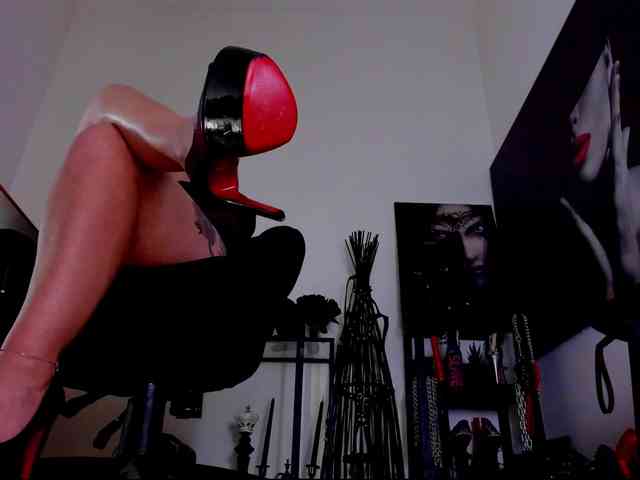 Mistress-Demi webcam