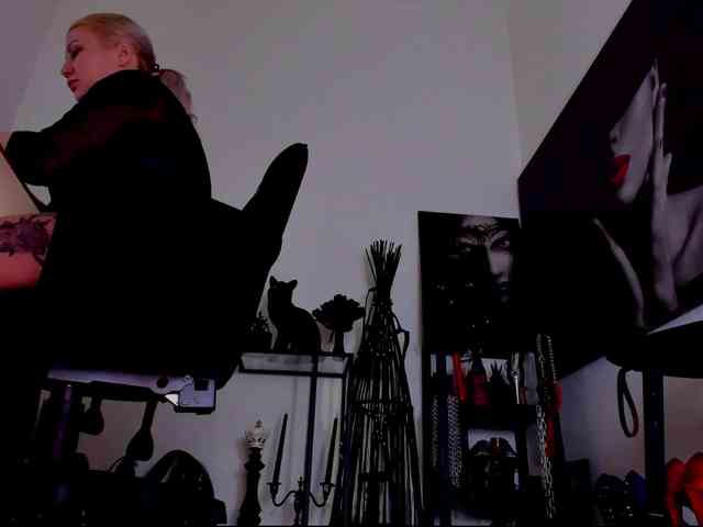 Mistress-Demi webcam