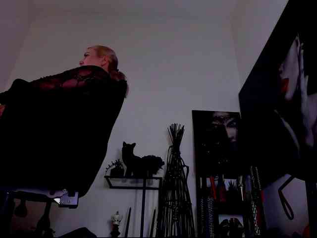 Mistress-Demi webcam