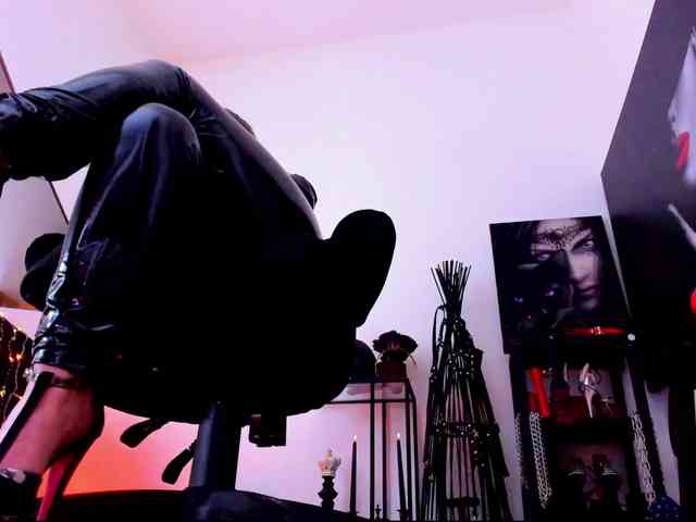 Mistress-Demi webcam