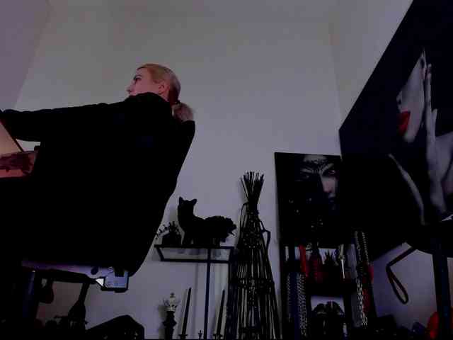 Mistress-Demi webcam