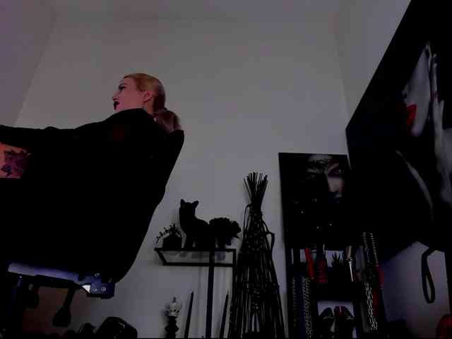 Mistress-Demi webcam