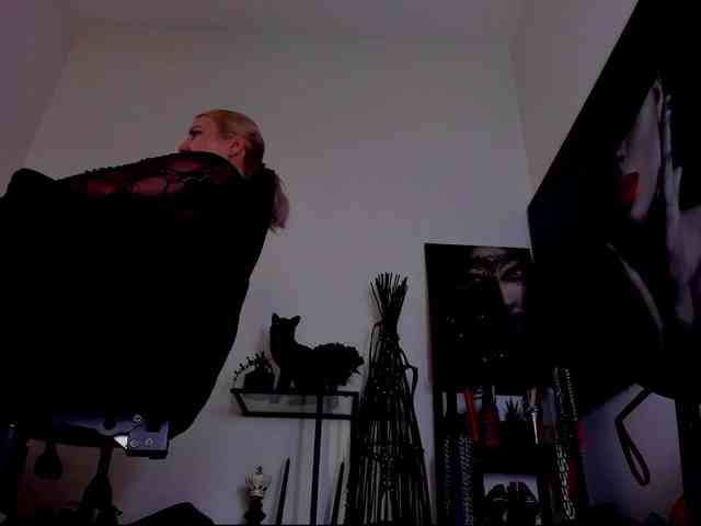Mistress-Demi webcam