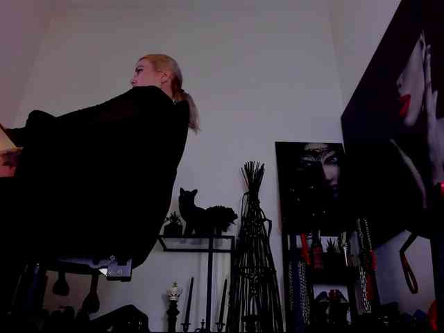 Mistress-Demi webcam