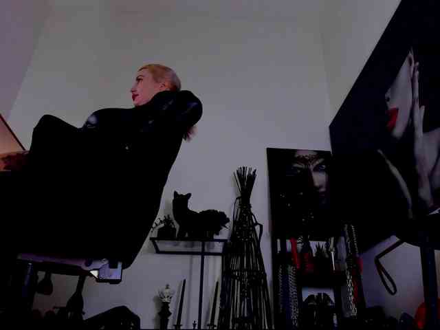 Mistress-Demi webcam