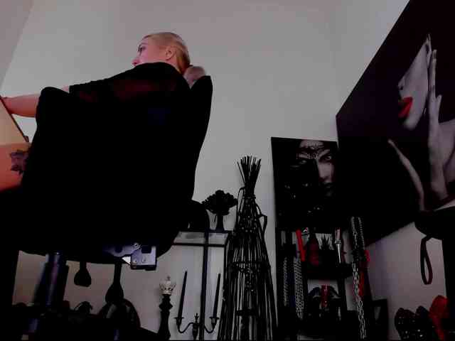Mistress-Demi webcam