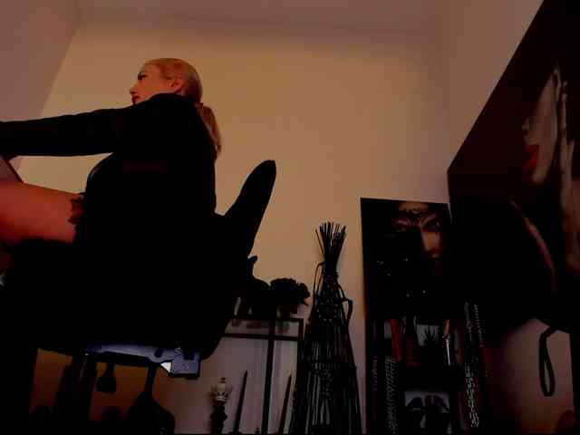 Mistress-Demi webcam