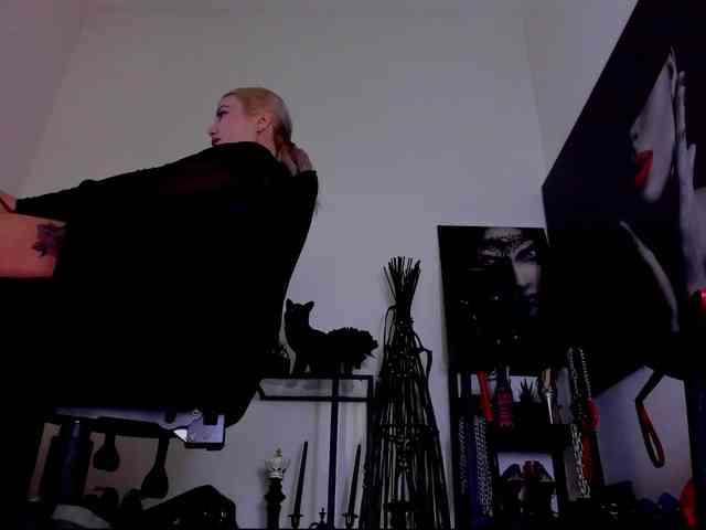 Mistress-Demi webcam