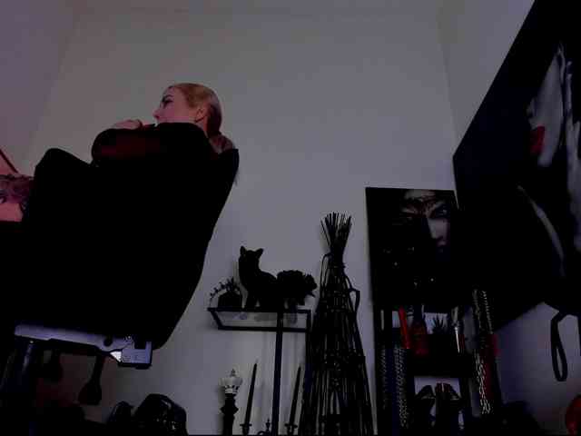 Mistress-Demi webcam