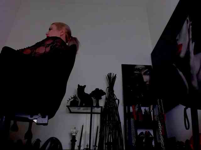 Mistress-Demi webcam
