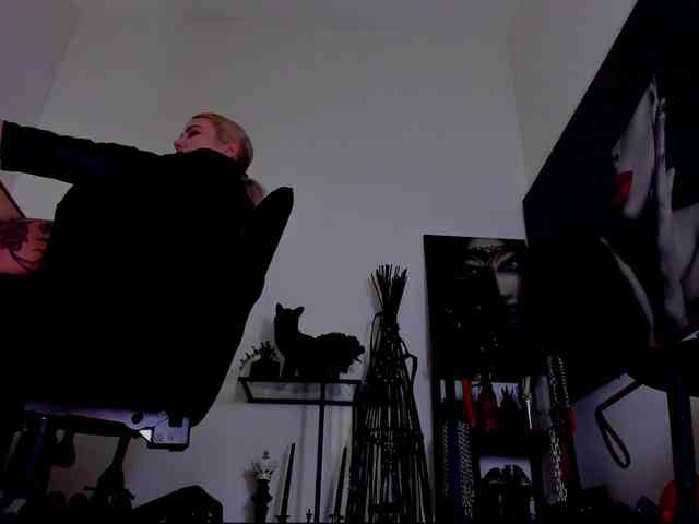 Mistress-Demi webcam