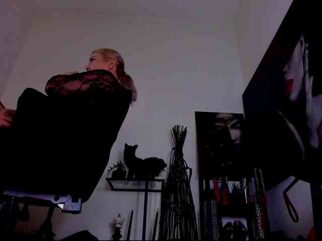 Mistress-Demi webcam