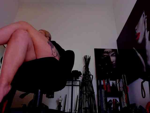 Mistress-Demi webcam