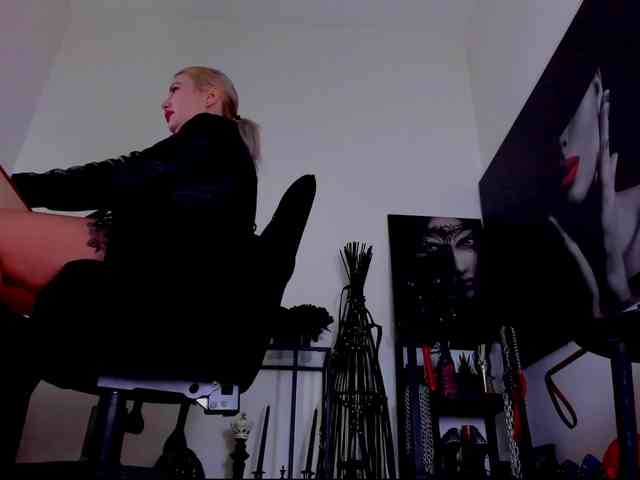 Mistress-Demi webcam