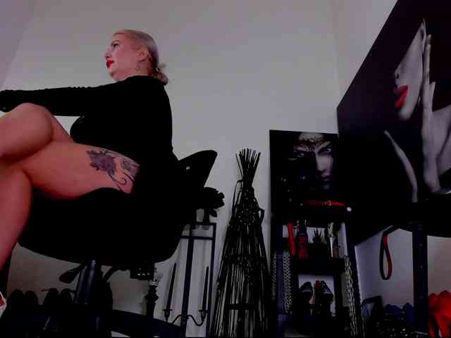 Mistress-Demi webcam